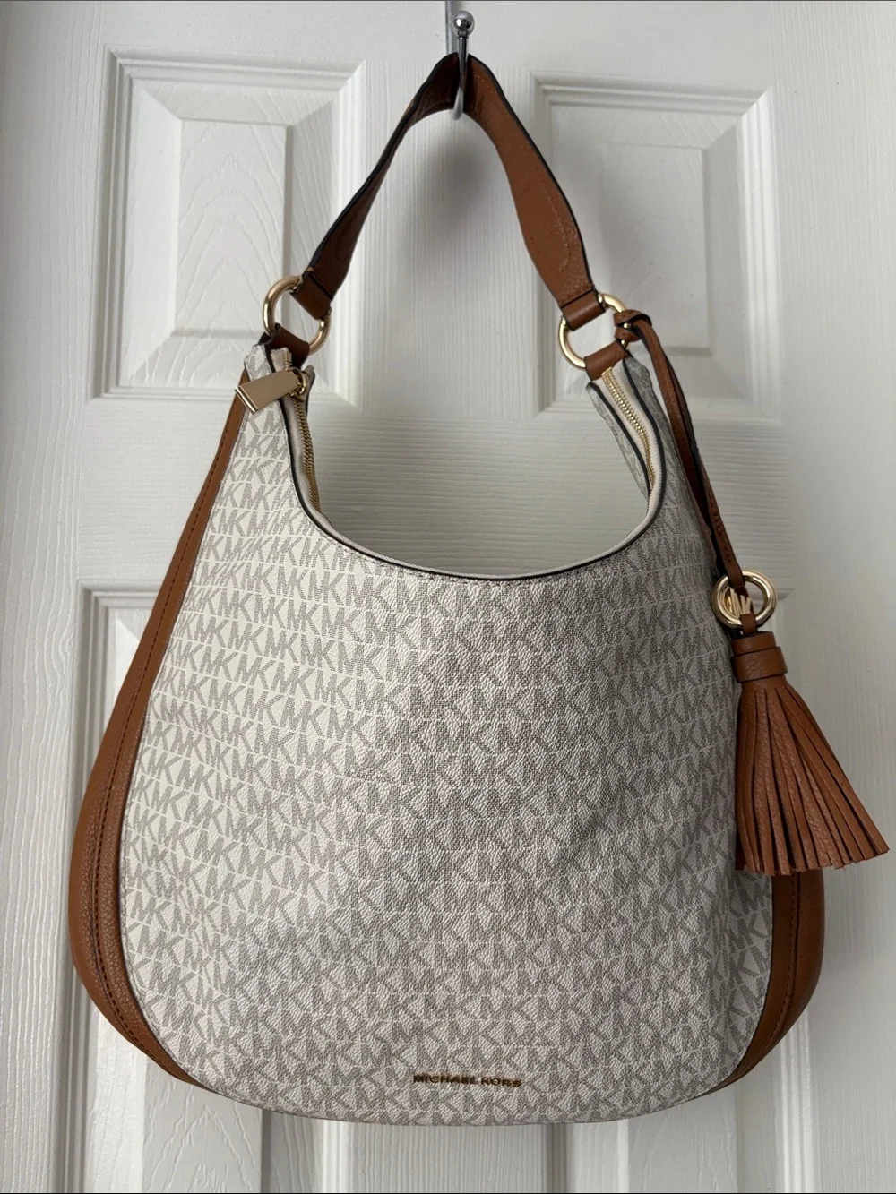 Michael Kors Lauryn Large Vanilla Gold hardware Logo Hobo Shoulder Bag purse